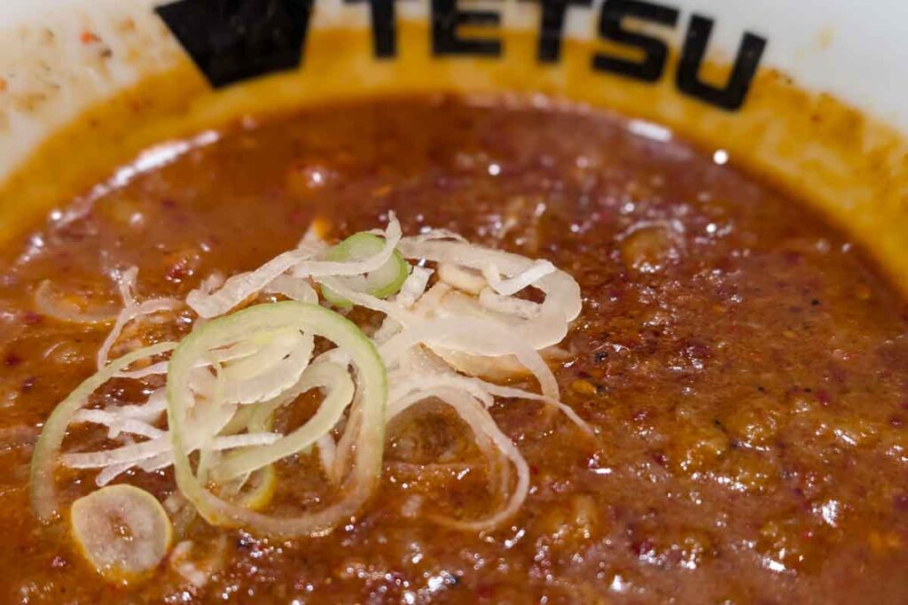 辛味噌つけめんのつけ汁かなり赤い！