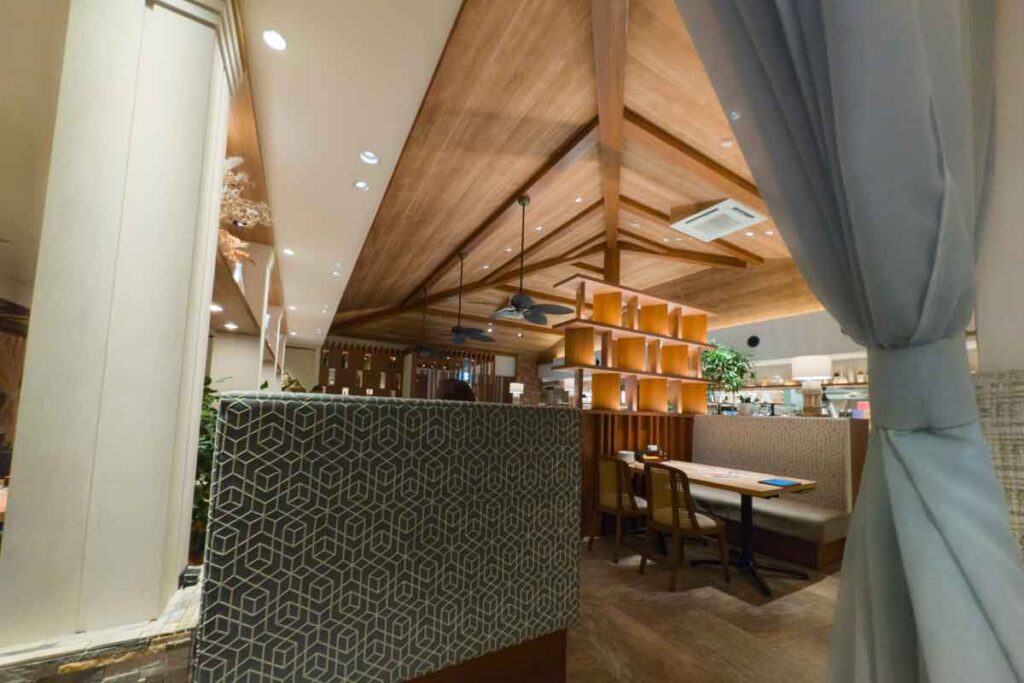 イタリアン リゾート ペルティカ 港北ニュータウン店の店内の様子。リラックスできる作りになっています。