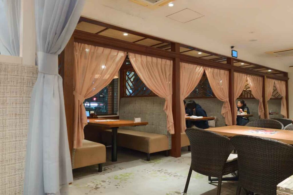 イタリアン リゾート ペルティカ 港北ニュータウン店の店内の様子